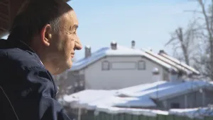 „Вярваме в доброто”: Незрящ рехабилитатор помага на деца да проходят