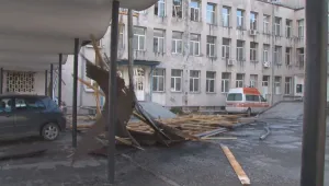 Ураганен вятър причини щети в цялата страна (ОБЗОР)