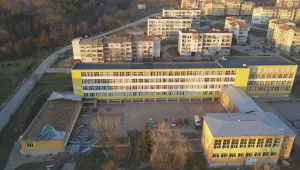 Местни фирми възстановяват отнесените покриви в Карлово