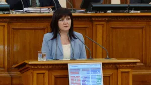 Караянчева организира дискусия „за” и „против” Истанбулската конвенция