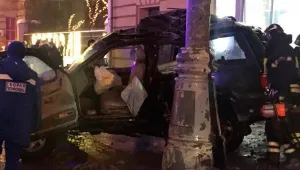 Джип се вряза в спирка в Москва, загинал е един човек