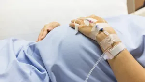 Бременна в шестия месец жена е пребита от мъжа си
