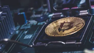 След рекордния пик: Биткойнът поевтиня с около 12% за денонощие