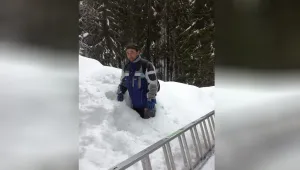 25 паднали стълба заради снега са подменили екипи на ЧЕЗ в югозападния регион