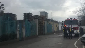 Халета и автосервиз горяха близо до 
