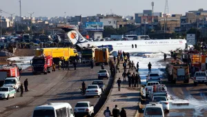 Ирански самолет се озова на магистрала, пилотът 