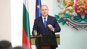 Румен Радев се самоизолира, съпругата му е с COVID-19