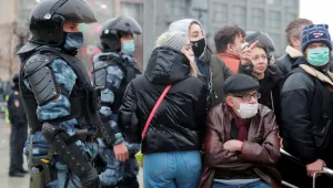 Съпругата на Навални и над 1000 души са задържани на протести в подкрепа на опозиционера в Русия