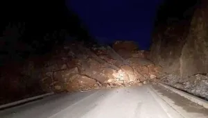 Свлачище затвори пътя в Искърското дефиле 