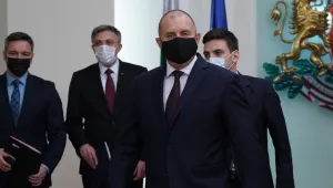 И президентът се самоизолира