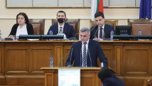 Предвидено е ремонтът на пистата на авиобазата 