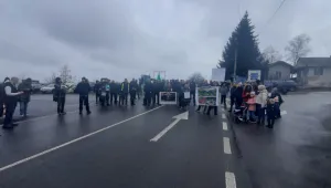Протестиращи блокираха пътя Пловдив-Кърджали (СНИМКИ)