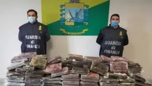 Водолази откриха 1 тон кокаин, скрит в дъното на кораб в Италия