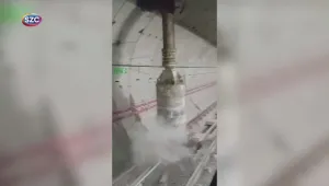 Сондажна машина погрешка проби тунела на метрото в Истанбул