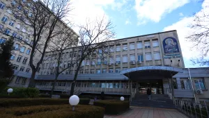 Оперираха и ръката на блъснатата от автобус жена, предстоят ѝ пластични операции