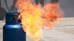 Мъж е с изгаряния след взрив на газова бутилка в апартамент Хасково