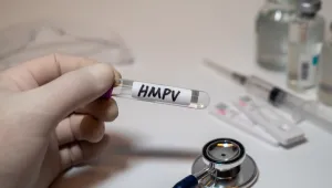 Отново препълнени болници и хора с маски в Китай: HMPV като COVID-19 ли е и трябва ли да се притесняваме?