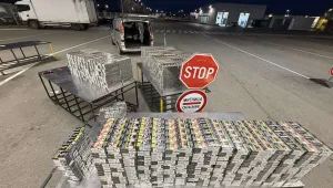 Митничари заловиха над 210 000 къса цигари, укрити в мебели