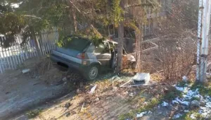 След гонка с полицията шофьор се заби в телена ограда