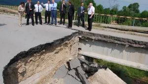  Отпускат средства за пътищата, отнесени от пороите в Кюстендилско 