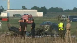 Малък самолет с 14 души на борда се разби в Непал