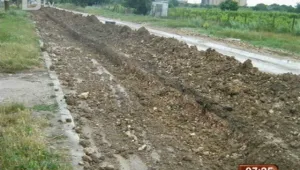 Улиците на Балчик близо година тънат в кал