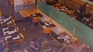 Кола се вряза в препълнен ресторант в австралийския град Пърт