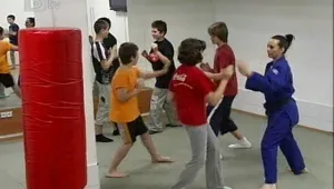 Училище учи на самоотбрана софийски ученици