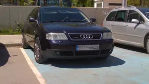 Масово здрави хора паркират на местата за инвалиди 