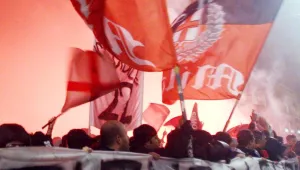 Фенове на Милан призоваха Берлускони да продаде отбора