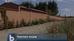 Огради спират достъпа до плажове край Лозенец 