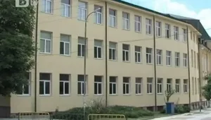Разчистват подпокривни пространства във врачански училища