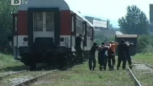 Фалшиви терористи превзеха влак на гарата в Мездра