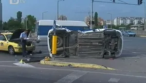 Патрулка, такси и трета кола се удариха в София
