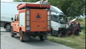 Майка и дъщеря загинаха на място при челен сблъсък в Шуменско 