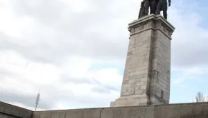 Отхвърлиха предложение за демонтиране на Паметника на Съветската армия
