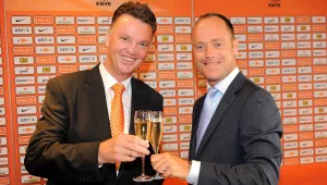Ван Гаал се завърна начело на Холандия