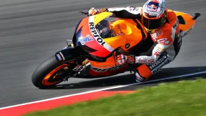 Стоунър отново стартира пръв в Moto GP