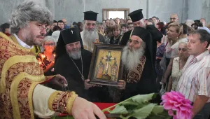 Във Велико Търново вярващи посрещнаха икона от Йерусалим