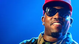 Big Boi от Outkast продава чорапи