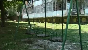 Мъж стреля по 13-годишно момиче на детска площадка