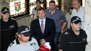 Съдът прати Алексей Петров да се лекува в 