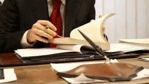 Седенето зад бюрото ни прави тъпи