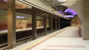Спряха движението на част от метрото заради паднал на релсите човек 