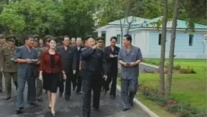 Лидерът на Северна Корея показа съпругата си