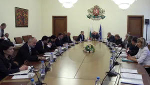 Монолитната фасада на ГЕРБ се пропуква