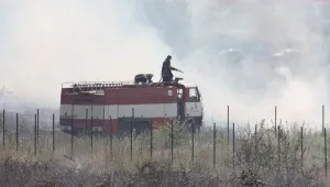 Пожар затрудни движението по пътя Бургас-Созопол