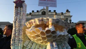 Близо 400 чаши протестно кафе изпити пред парламента