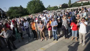 Около 200 подкрепящи кабинета се събраха отново пред НДК