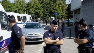 Трима ранени при престрелка край джамия в Париж